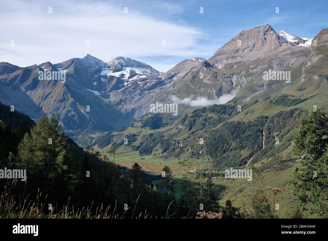 Hohe Dock e altre montagne visto dall'estremità nord di Grossglockner High Alpine Road, Austria Foto Stock