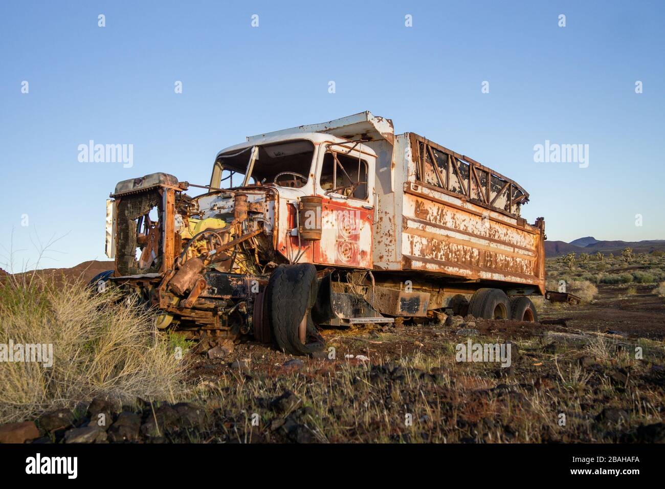 Attrezzature minerarie abbandonate nei deserti della California Foto Stock