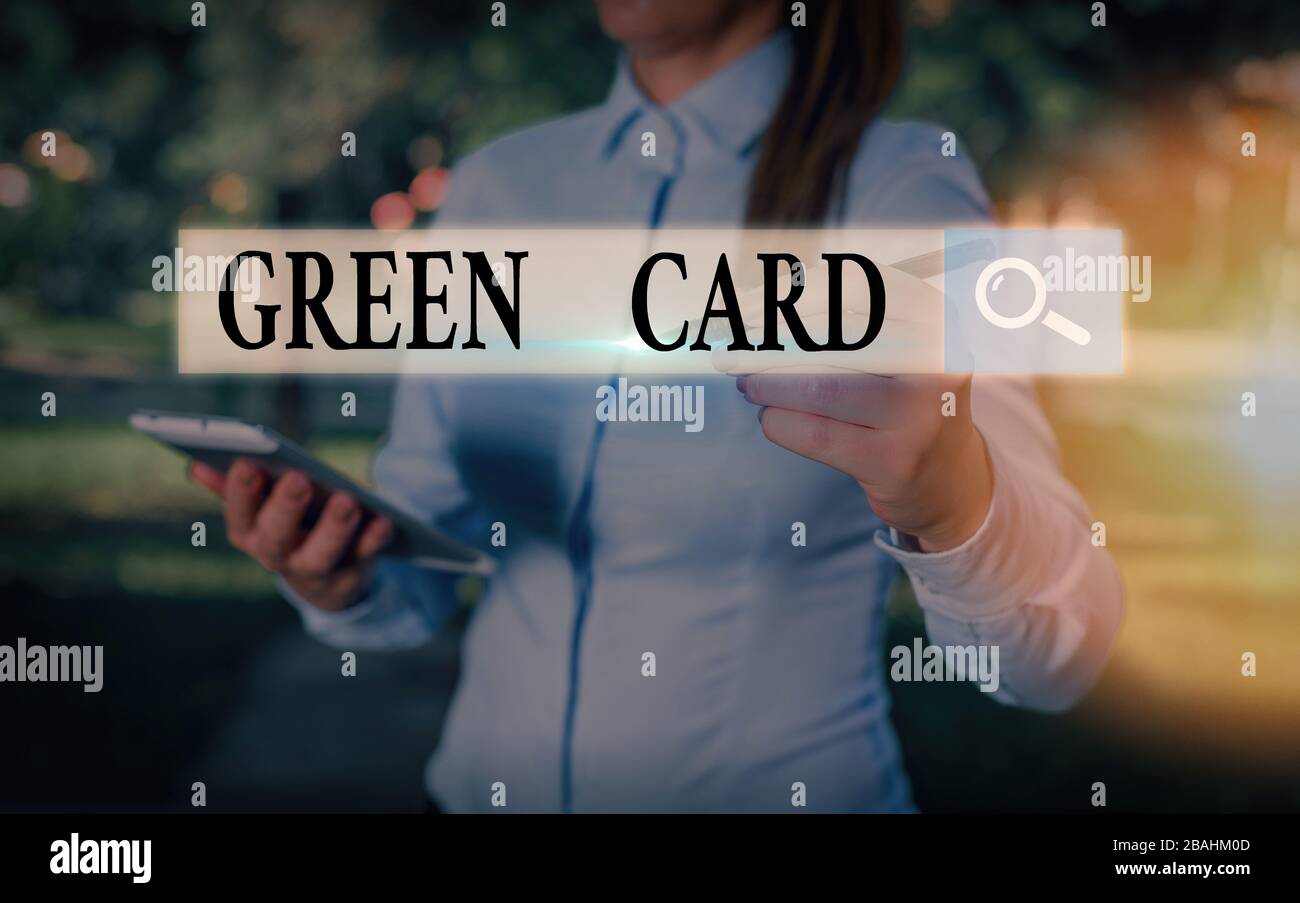 Scrittura concettuale a mano con carta verde. Concetto significa permesso che permette a un cittadino straniero di vivere permanentemente negli Stati Uniti Foto Stock