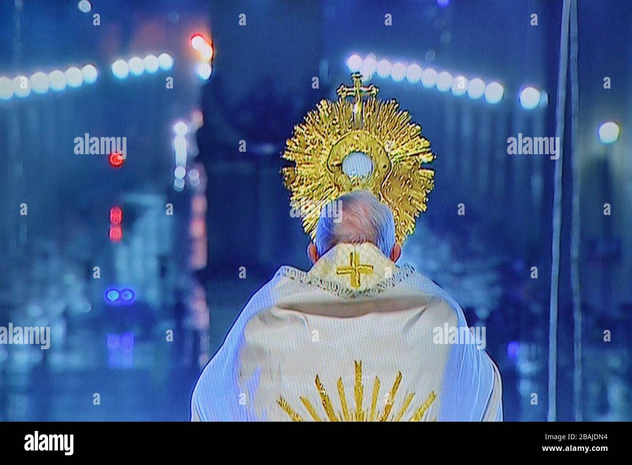 Speciale benedizione Urbi et Orbi di Francesco Papa per il virus della corona pandemica Covid 19 il 27 2020 marzo Vaticano (S. Pietro) Roma Italia Foto Stock