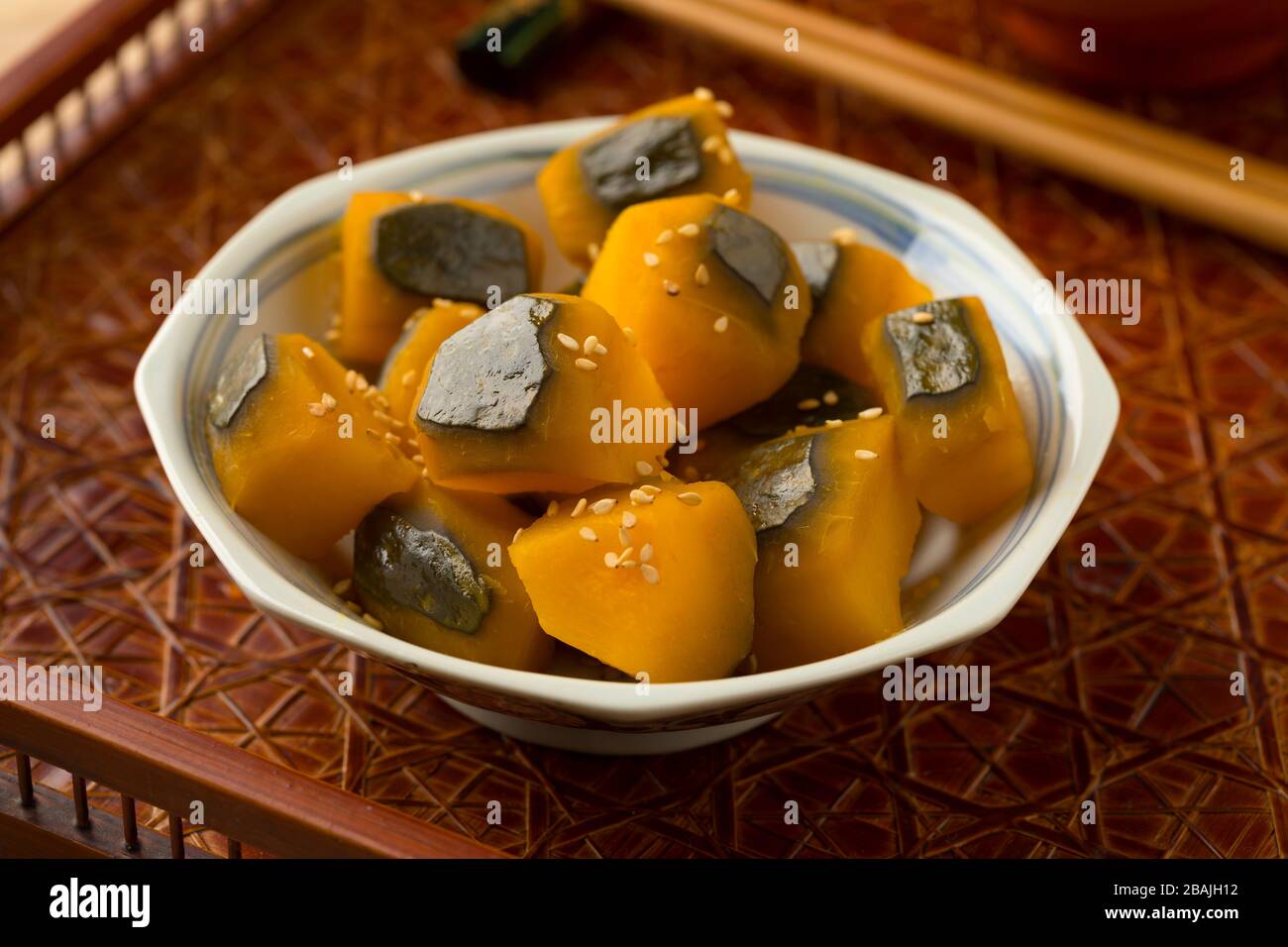 Ciotola giapponese con dolce cotto Kabocha inverno squash Foto Stock