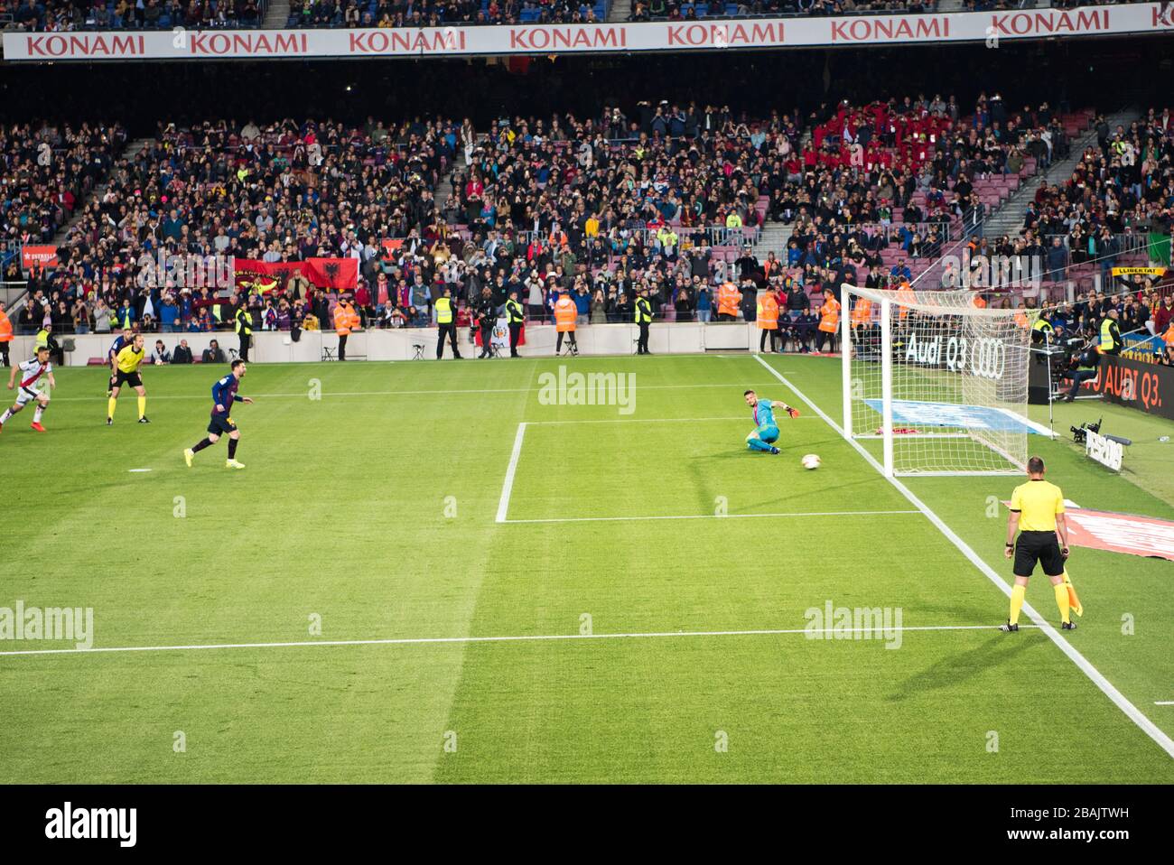 Calcio di Punizione, Lionel messi, 11m, partita di calcio, FC Barcellona, Camp nou Foto Stock