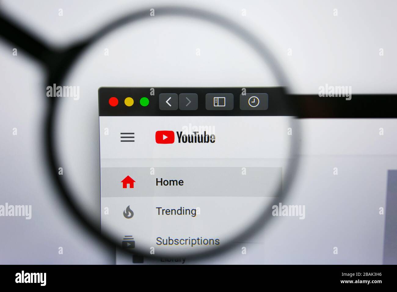 Los Angeles, California, Stati Uniti - 25 giugno 2019: Editoriale illustrativo della homepage del sito web di YouTube. Logo YouTube visibile sullo schermo. Foto Stock