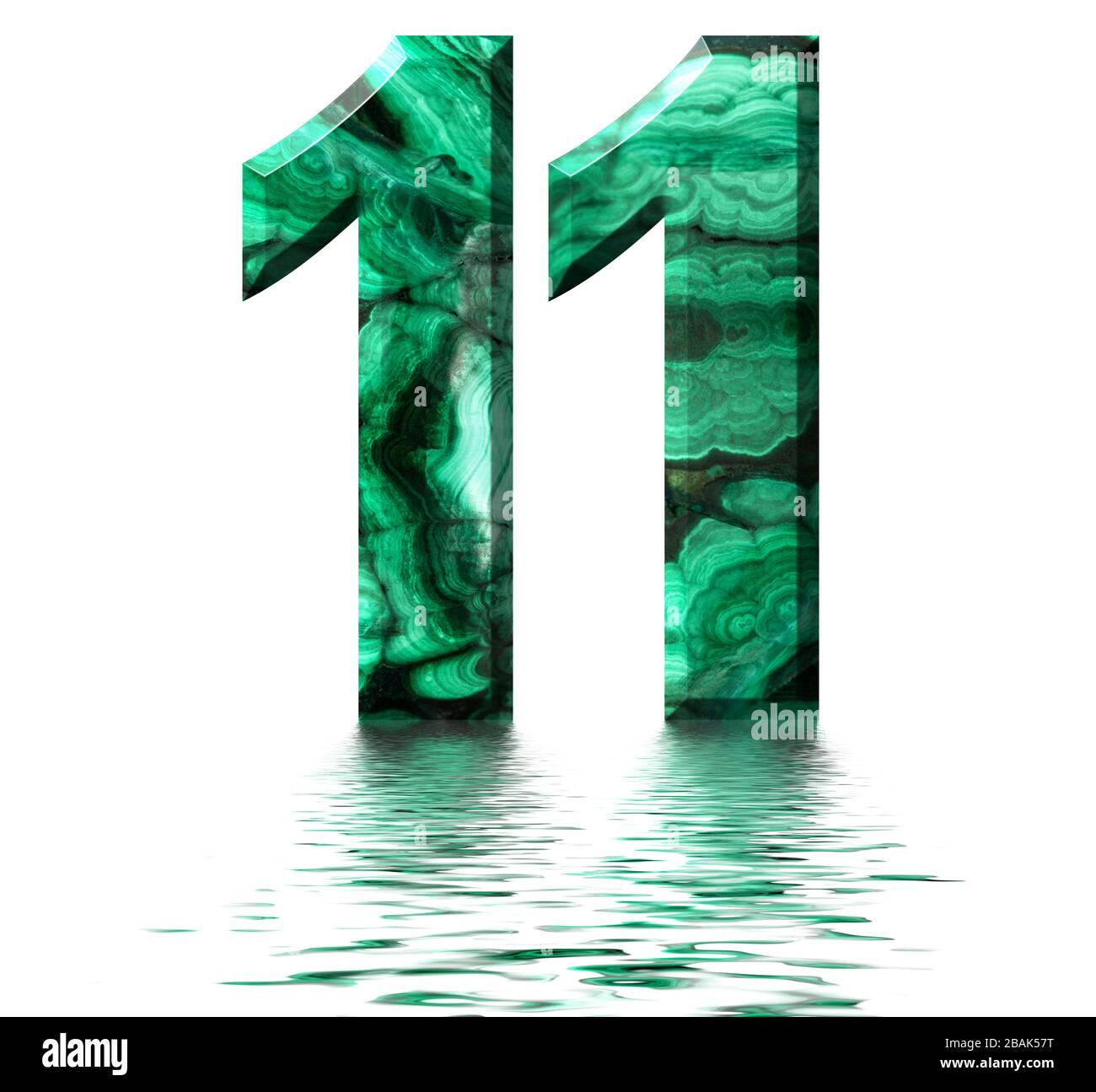 Numero arabo 11, undici, di malachite verde naturale, riflessa sulla superficie dell'acqua, isolata su bianco, resa 3d Foto Stock