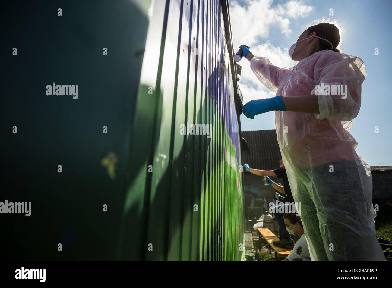 Giornata di ristrutturazione di Prezi - aiutare una povera comunità rom nella rurale Ungheria Foto Stock