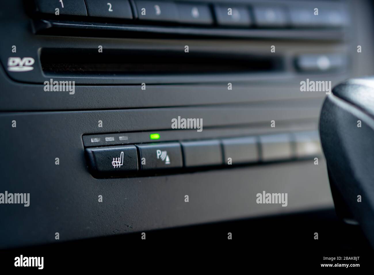 Parcheggio assistito - Sensori di parcheggio montati sul paraurti. Assistenza posteriore, anteriore e laterale. Foto Stock