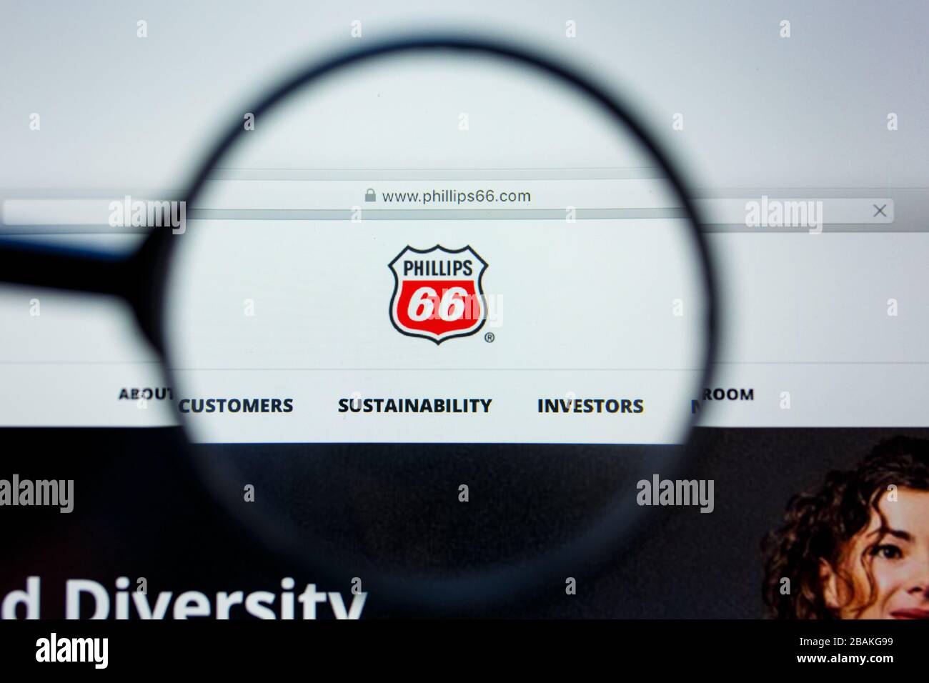 Los Angeles, California, USA - 12 Giugno 2019: Editoriale illustrativo della homepage del sito Phillips 66. Logo Phillips 66visibile sullo schermo Foto Stock