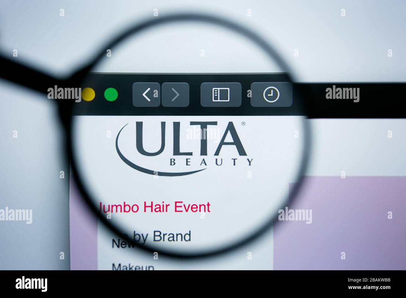 Los Angeles, California, USA - 25 Giugno 2019: Editoriale illustrativo della homepage del sito Ultrabeauty. Logo Ultra Beauty visibile sullo schermo del display Foto Stock
