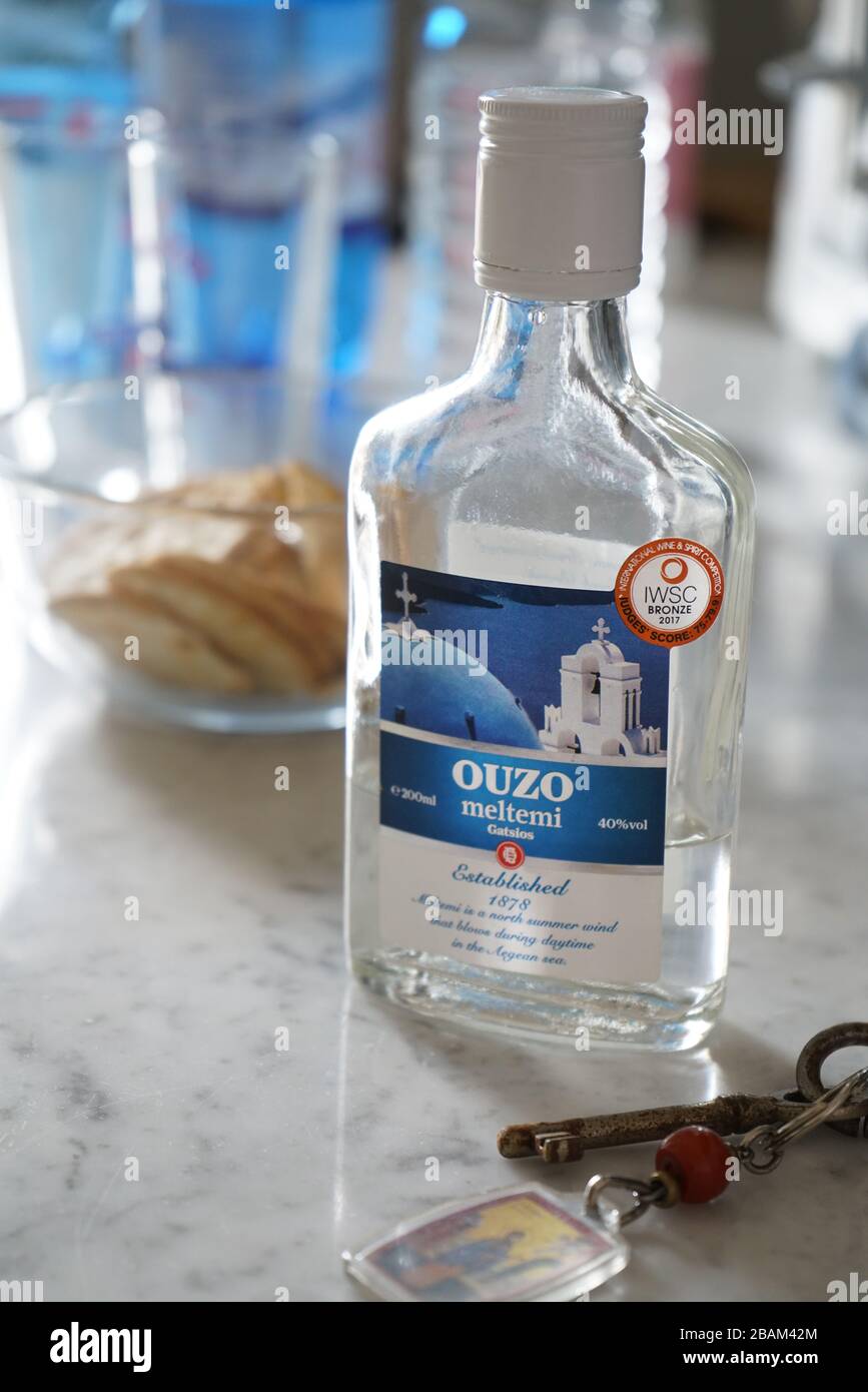 Ouzo, aperitivo tradizionale greco, Grecia, Europa Foto Stock