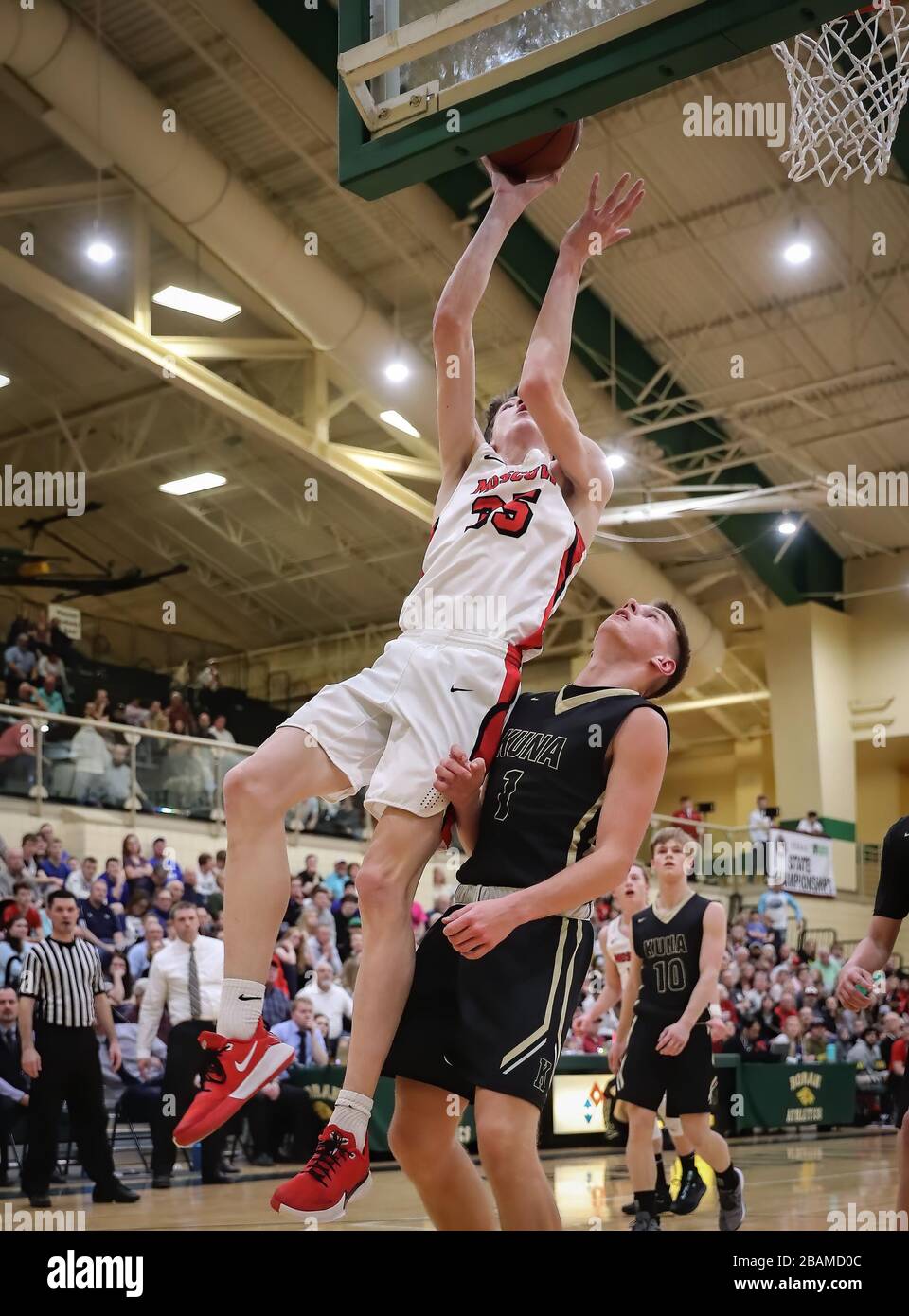 Azione di basket con Kuna vs Mosca High School a Boise, Idaho. Foto Stock