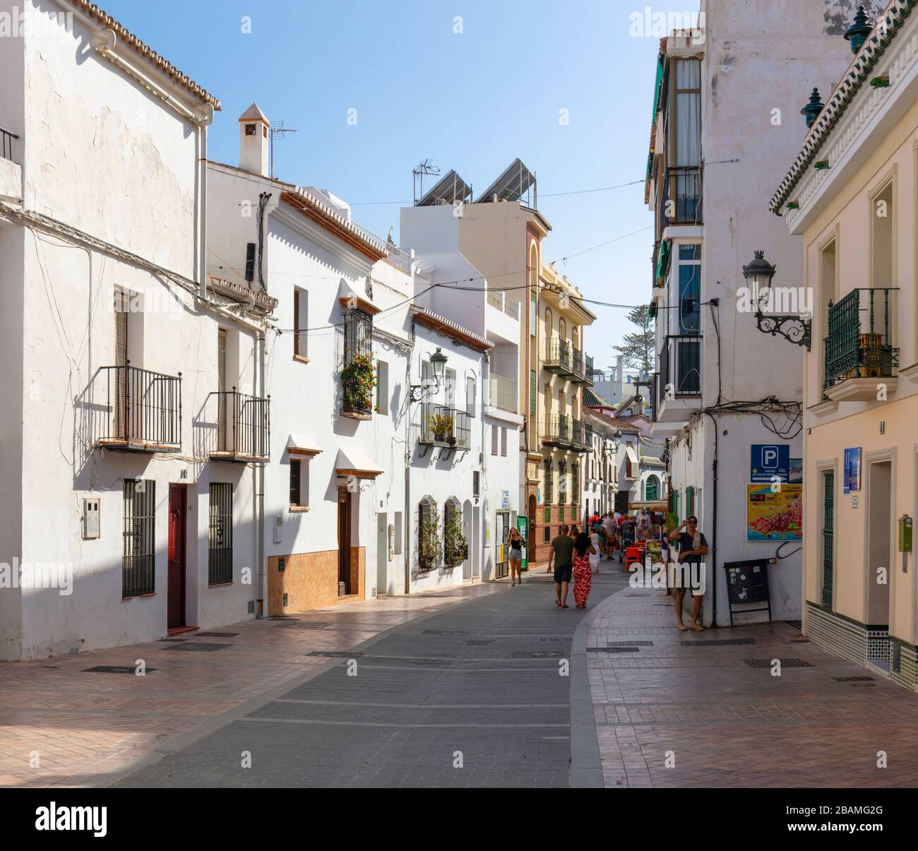 Calle Carabeo, Nerja, Provincia di Malaga, Costa del Sol, Andalusia, Spagna meridionale. Foto Stock