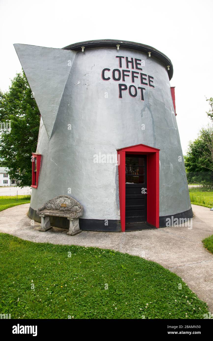 Il Coffee Pot di Bedford, Pennsylvania, è un esempio di architettura innovativa. Il locale per il pranzo è stato costruito nella forma di una caffettiera di David Koontz Foto Stock