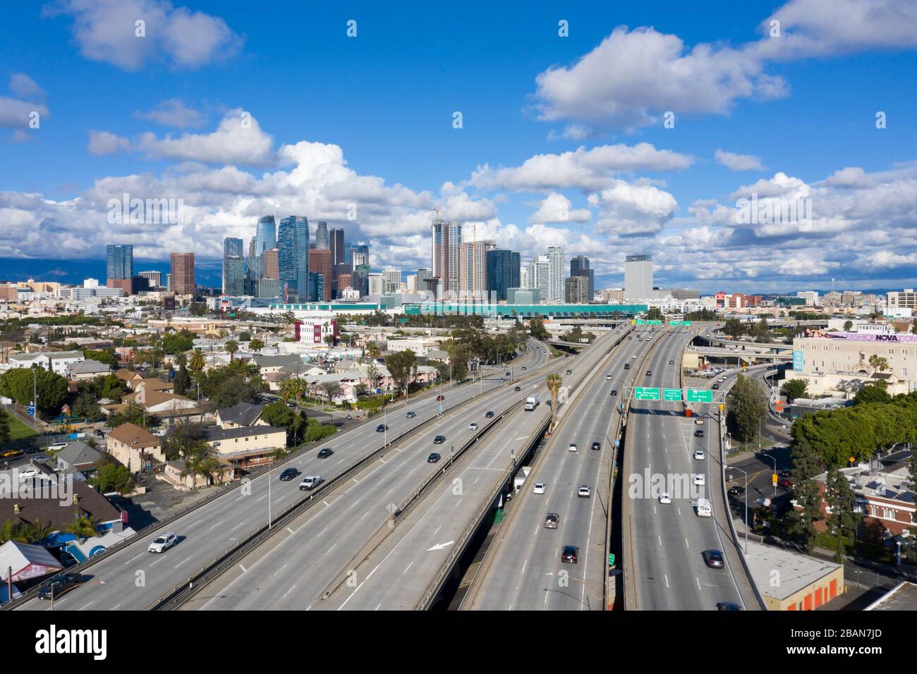 Vista aerea del centro di Los Angeles e 10 autostrade Foto Stock