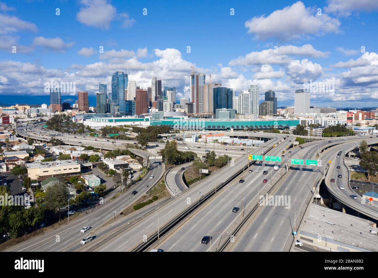 Vista aerea del centro di Los Angeles e 10 autostrade Foto Stock