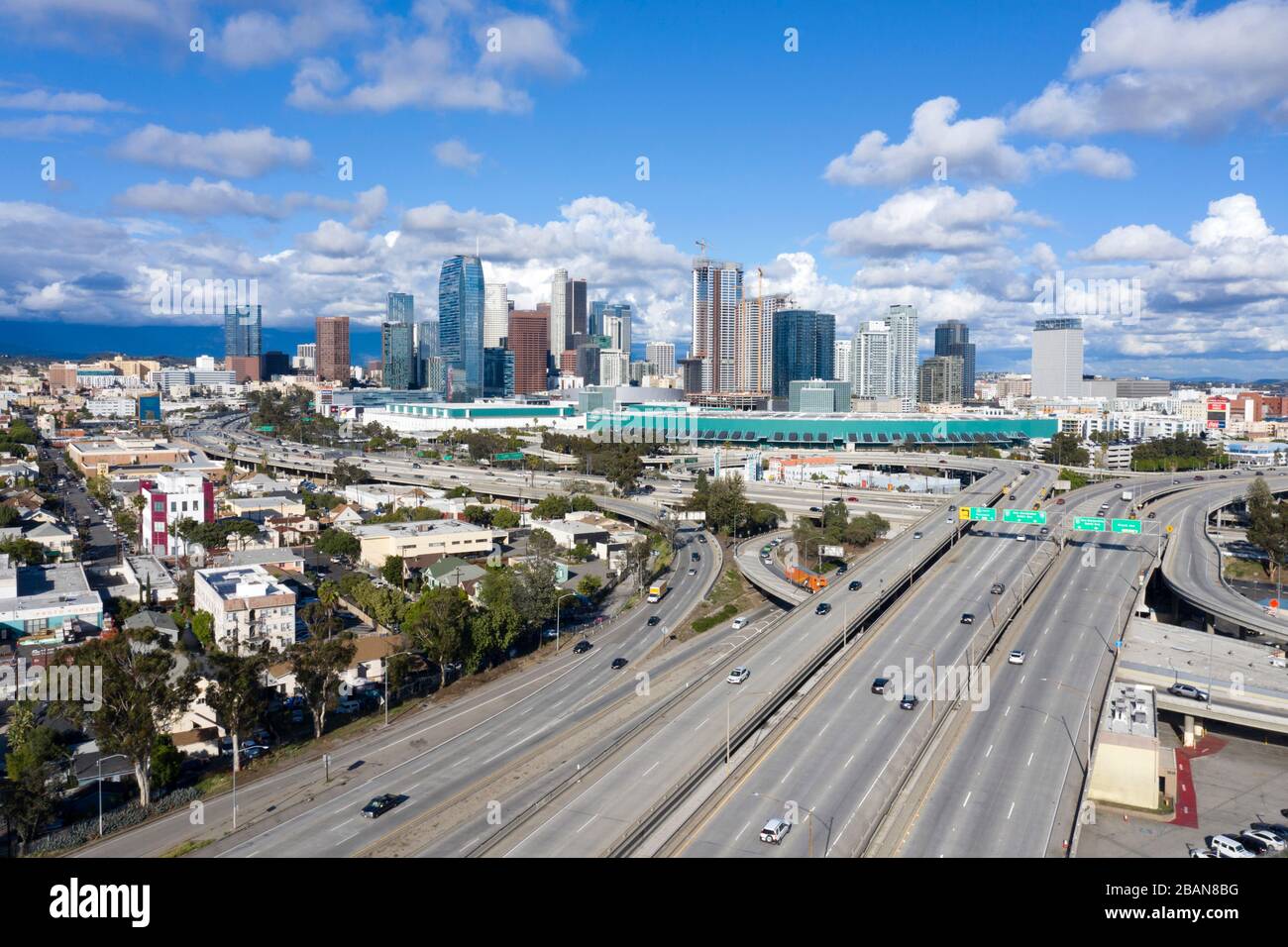 Vista aerea del centro di Los Angeles e 10 autostrade Foto Stock