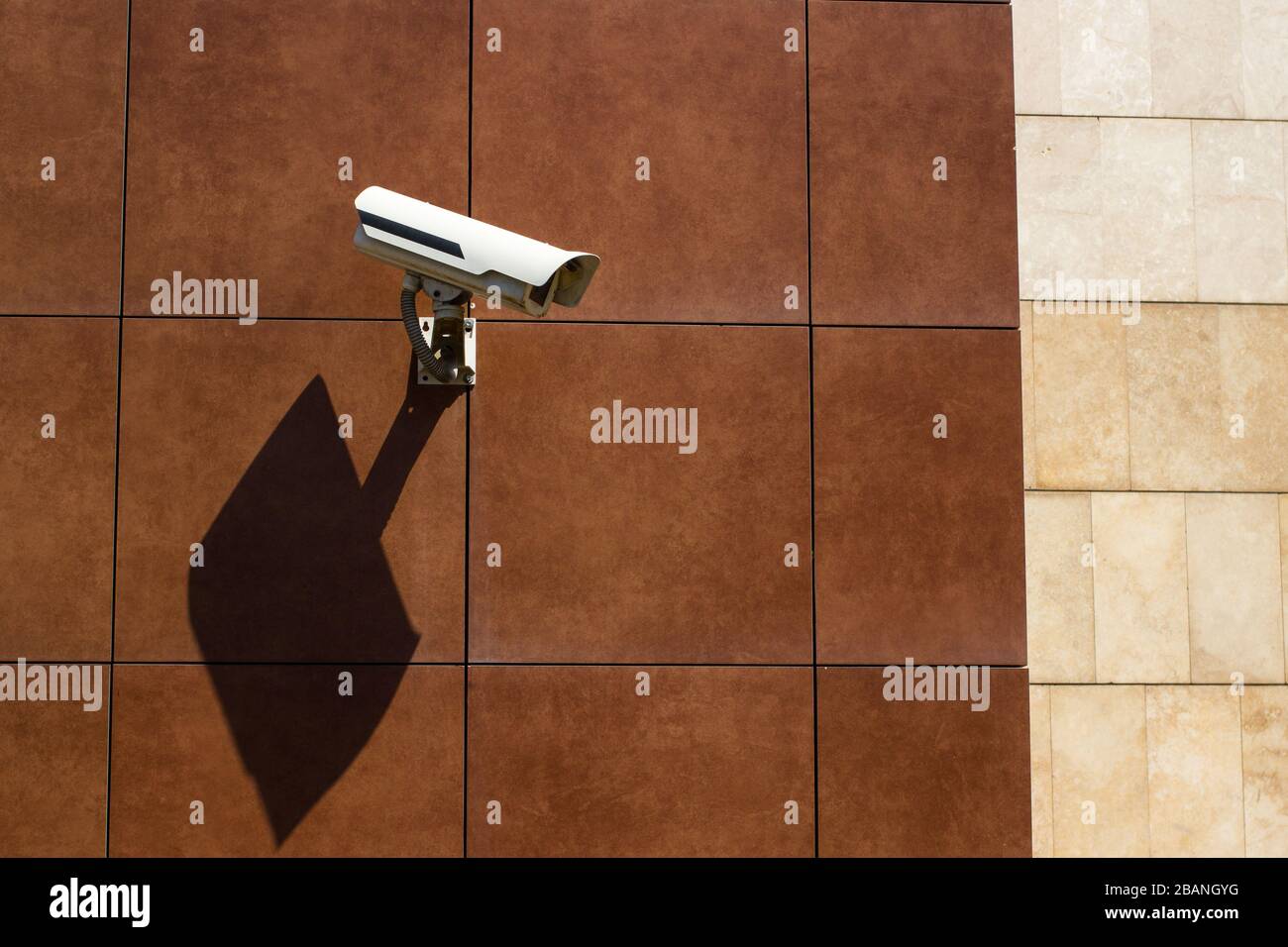 Telecamere CCTV installate lungo le strade per il controllo della sicurezza video Foto Stock