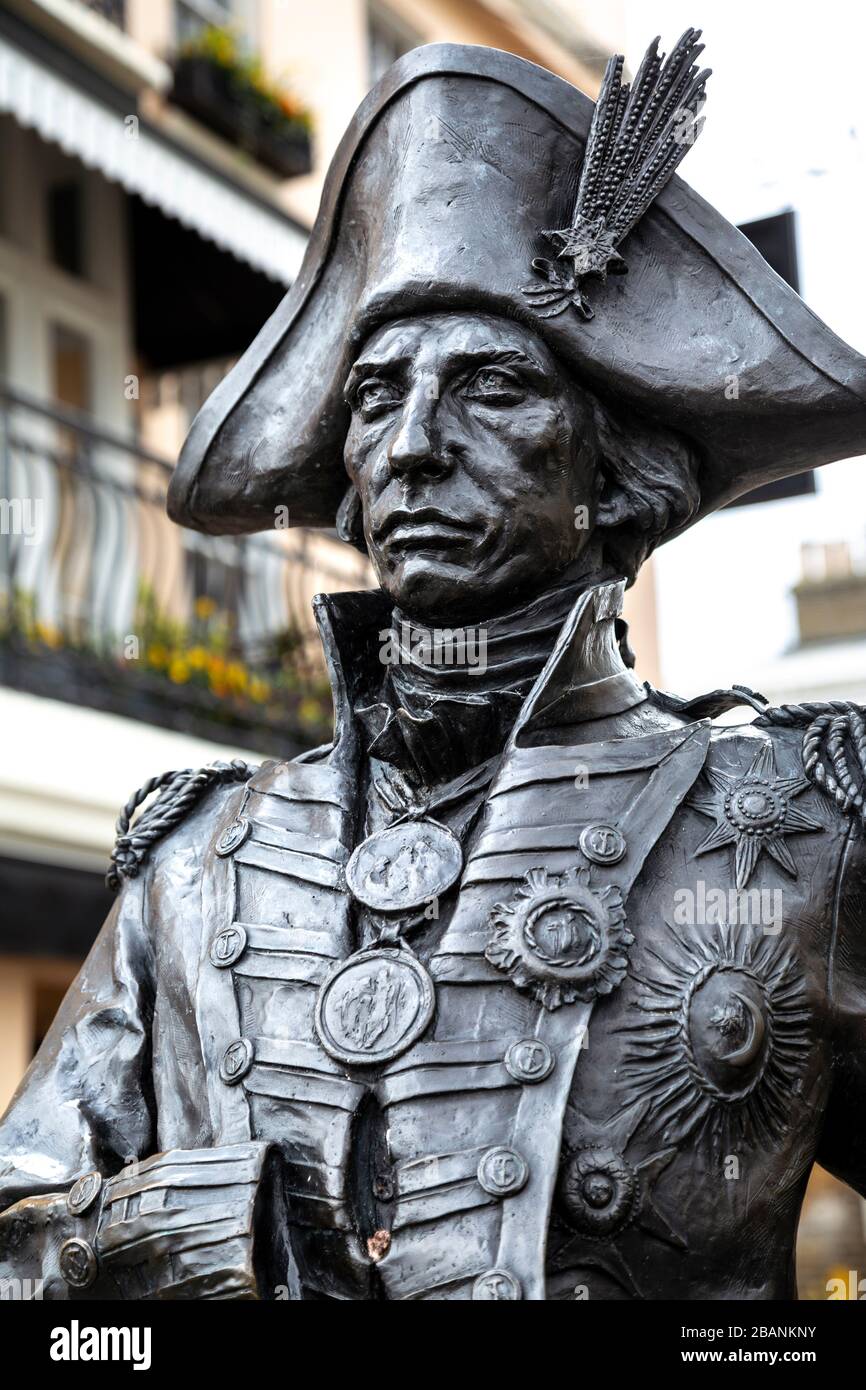 Statua dell'ammiraglio Horatio Nelson di Lesley Pover di fronte alla Trafalgar Tavern, Greenwich, Londra, Regno Unito Foto Stock