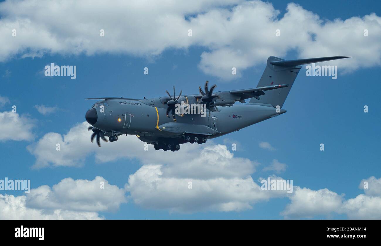 CHESTER, Regno Unito - 28 MARZO 2020: Aerei militari della Royal Air Force Airbus A400 Foto Stock