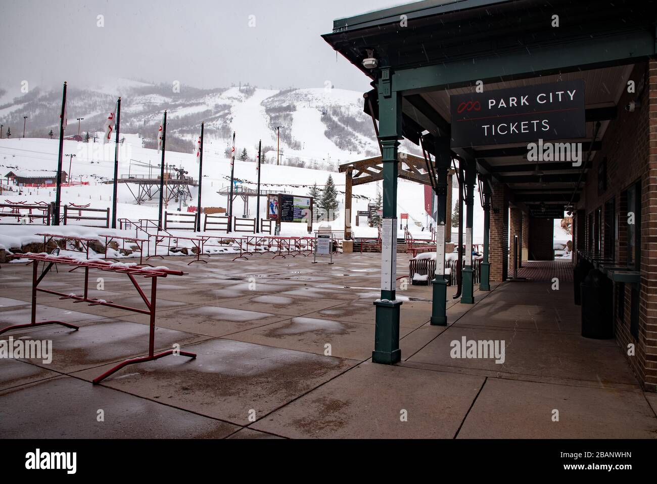 Park City, Utah, Stati Uniti, 28 marzo 2020. Una città fantasma ancora una volta! La famosa stazione sciistica di Park City e Park City è abbattita da Covid-19 Pandemic. Foto Stock