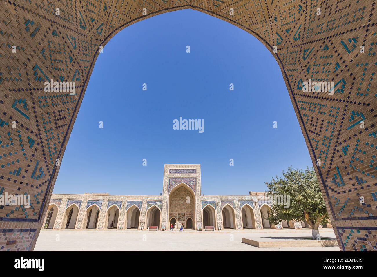 Cortile della Moschea di Kalon, Bukhara, Buchara, Uzbekistan, Asia Centrale, Asia Foto Stock