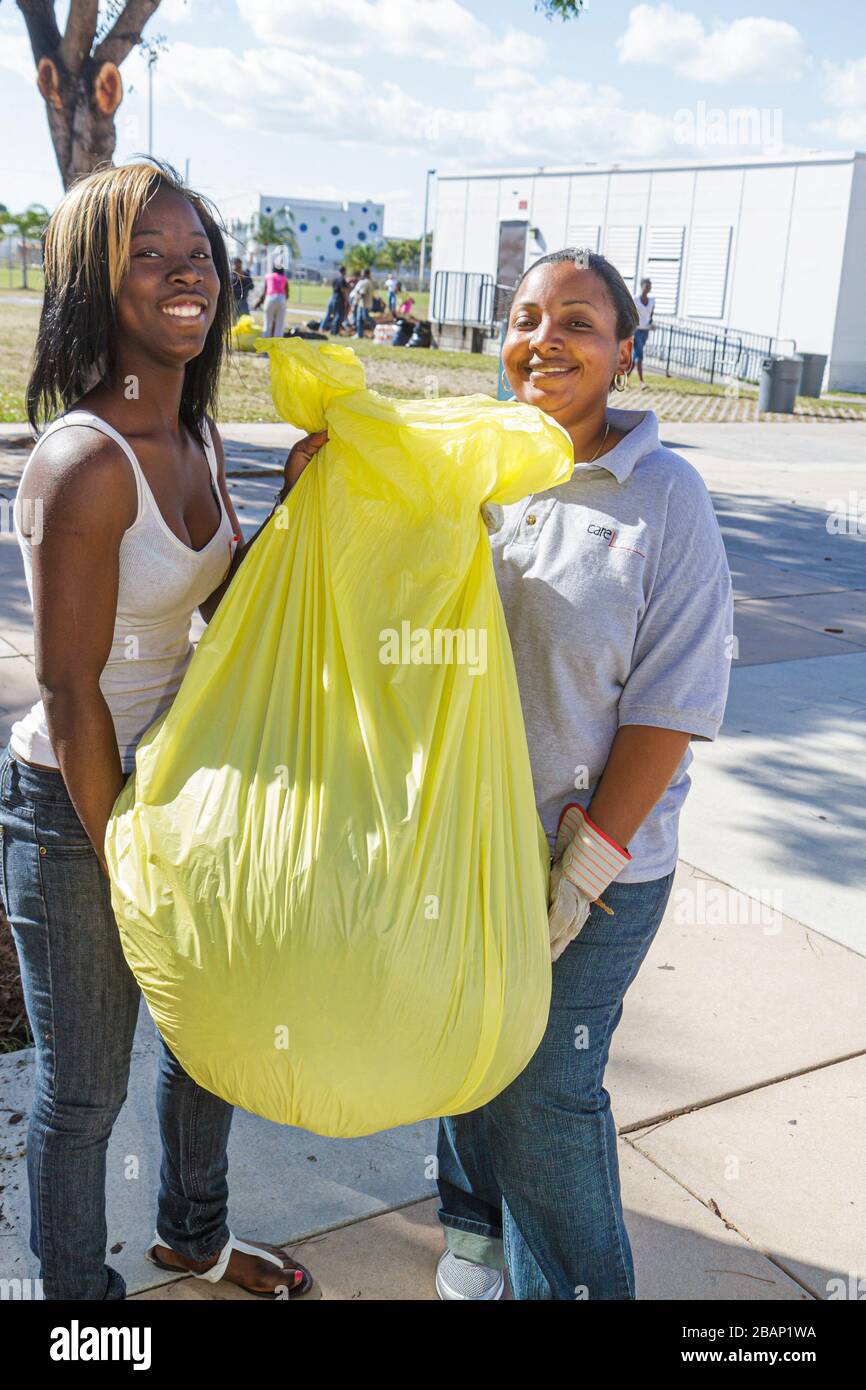 Miami Florida,Hands on HANDSON Miami MLK Day of Service,Martin Luther King Jr. Compleanno,Northwestern High School,campus,studenti volontari vol Foto Stock