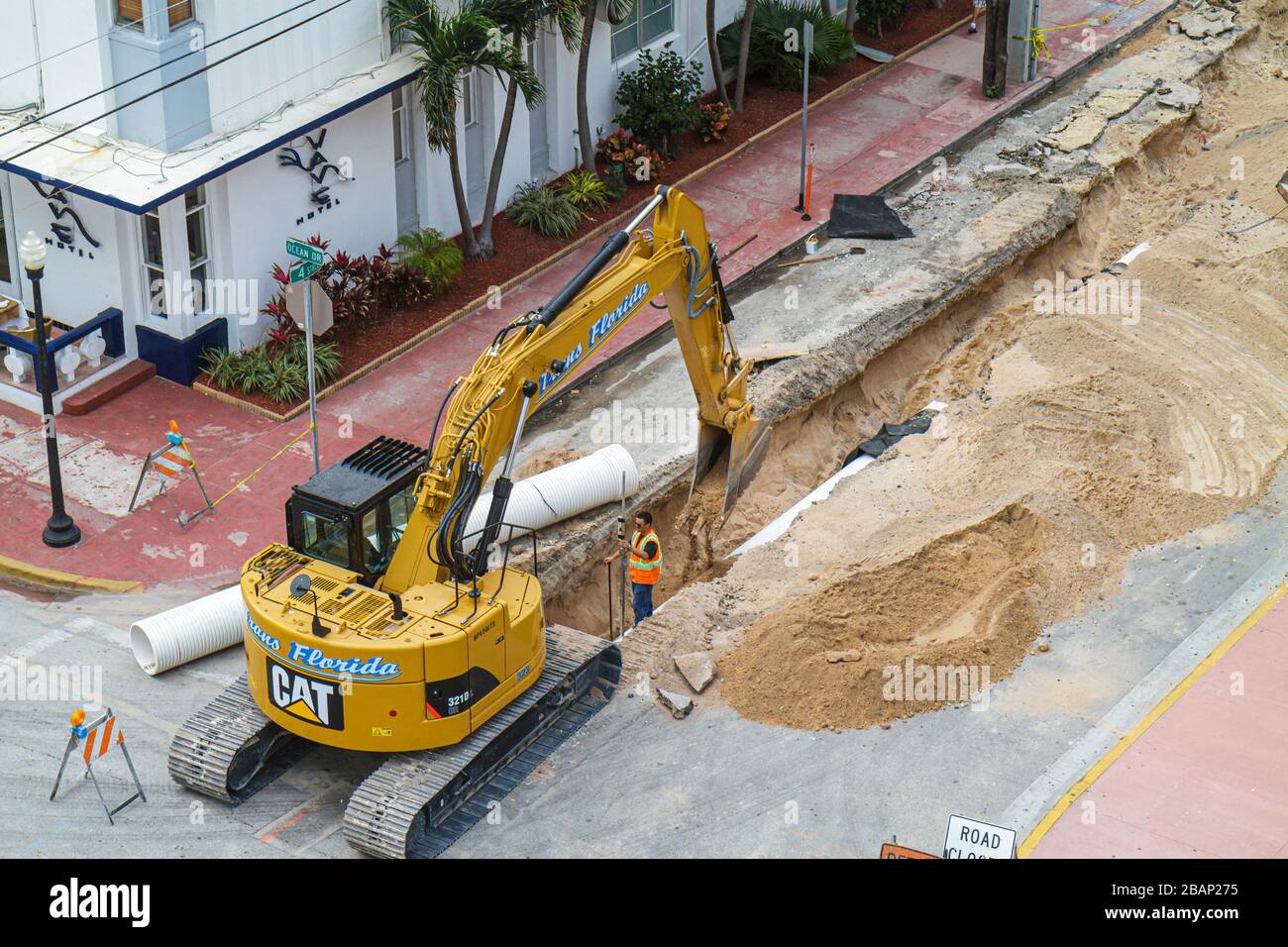 Miami Beach Florida, riparazione stradale, ristrutturazione, miglioramenti del capitale, Caterpillar, pala, escavatore, attrezzature, in cantiere nuovo costruttore di costruzione, la Foto Stock