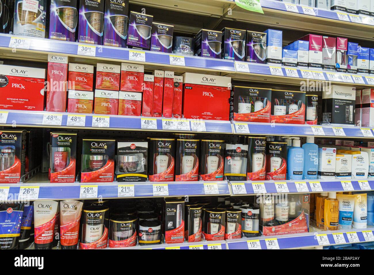 Miami Beach Florida,Walgreens,farmacia,farmacia,scaffali,vendita,ovile,prodotti per la cura della pelle,FL110217038 Foto Stock