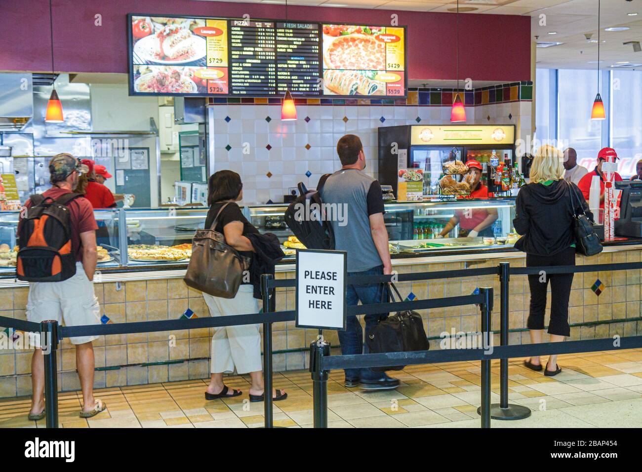 Miami Florida International Airport mia, shopping shopper acquirenti negozio negozi mercati di mercato di acquisto di vendita, negozio al dettaglio negozi business bu Foto Stock