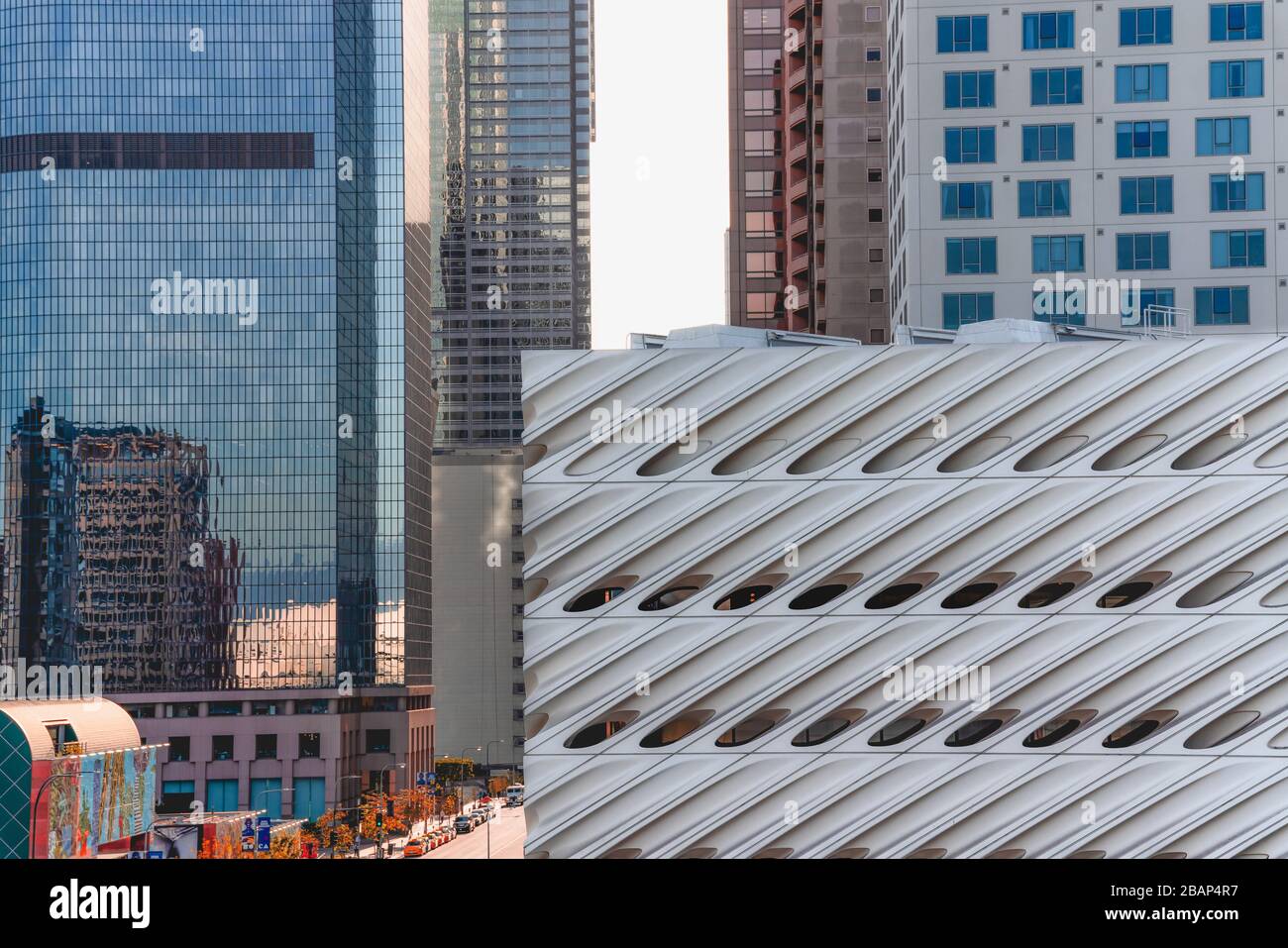 Astratto architettonico di edifici moderni nel centro di Los Angeles Foto Stock