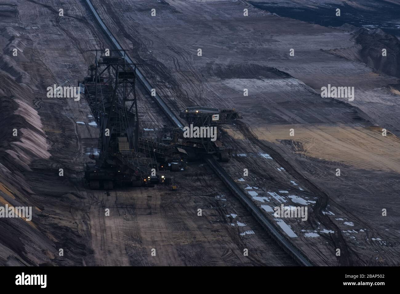Garzweiler, Germania 07 marzo 2020: Enorme escavatore gommato a benna per carbone marrone Foto Stock