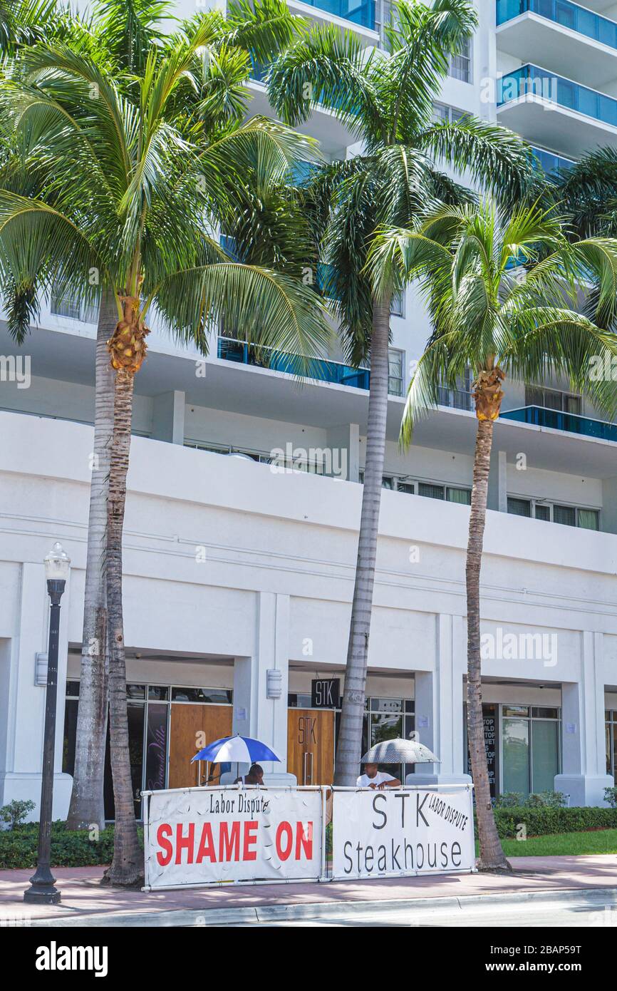Miami Beach Florida, Collins Avenue, STK Steakhouse, ristorante, ristoranti, ristoranti, ristoranti, caffè, disputa del lavoro, protesta, cartello, banner, FL110704037 Foto Stock