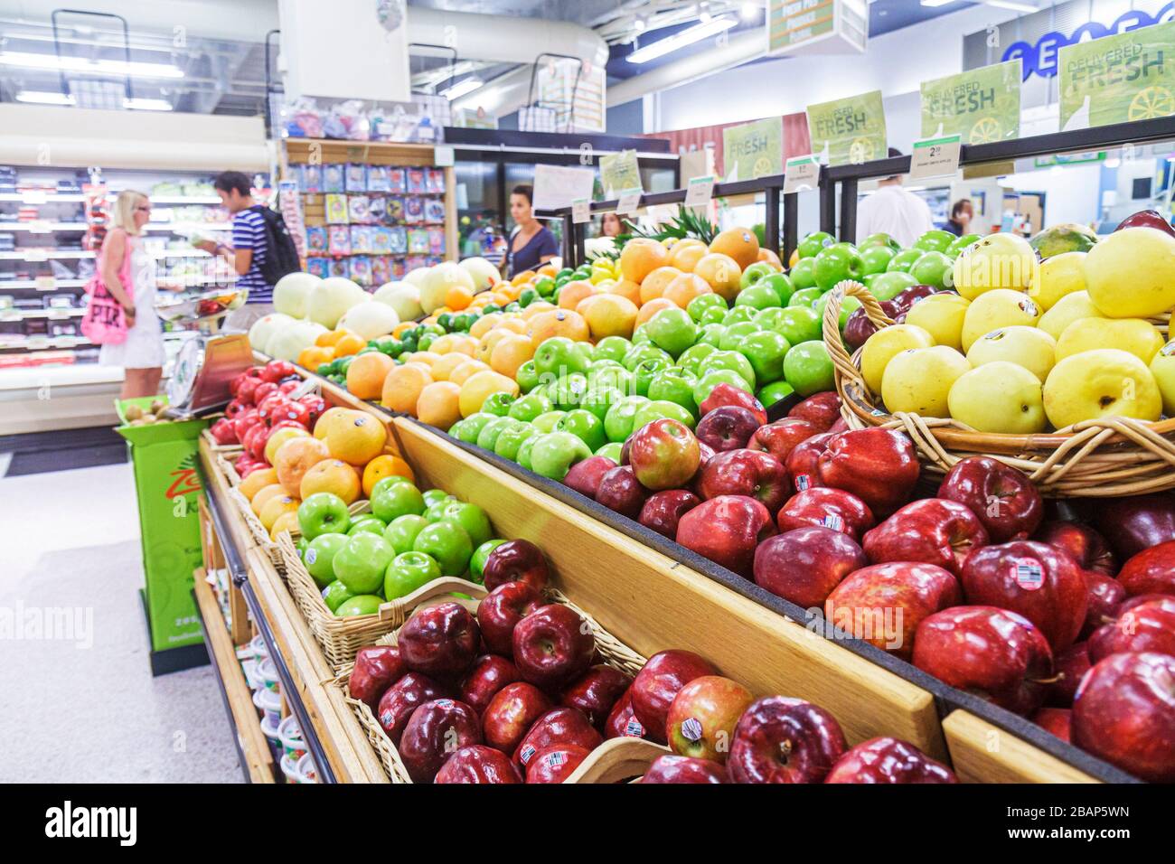 Miami Beach Florida, Publix, negozio di alimentari, supermercato, cibo, shopping shopper shopping negozi di mercato mercati di mercato di acquisto di vendita, negozio al dettaglio Foto Stock