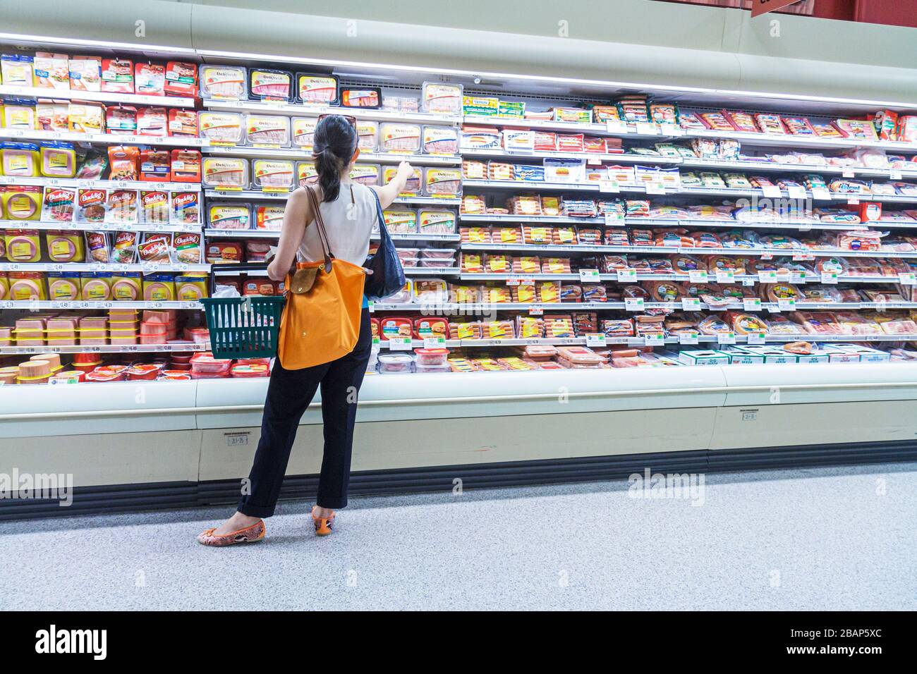 Miami Beach Florida, Publix, negozio di alimentari, supermercato, cibo, shopping shopper shopping negozi di mercato mercati di mercato di acquisto di vendita, negozio al dettaglio Foto Stock