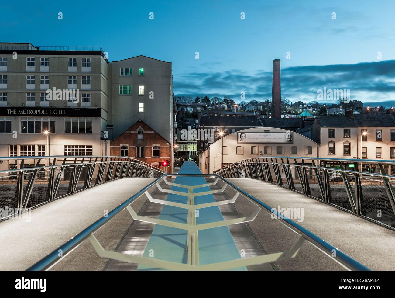 Cork City, Cork, Irlanda. 29 marzo 2020. Il primo giorno d'estate e il secondo giorno dell'arenamento di Coronavisus la città è deserta con una vista del lato nord sopra il nuovo Ponte di Mary Emles sul Quay di San Patrizio a Cork City, Irlanda. - credito; David Creedon / Alamy Live News Foto Stock