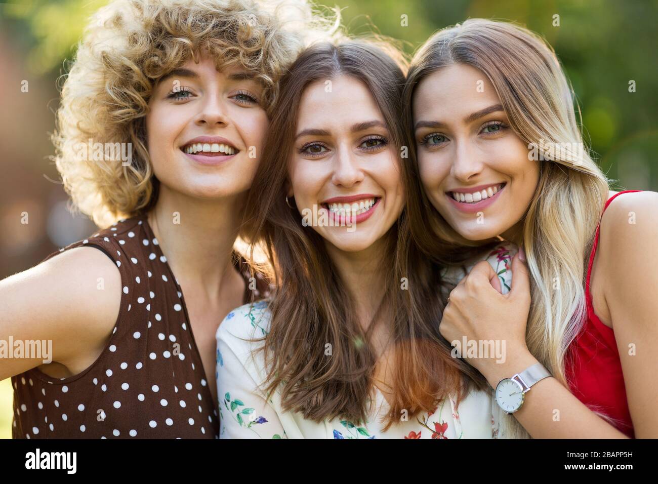 Tre bei amici delle giovani Donne Foto Stock