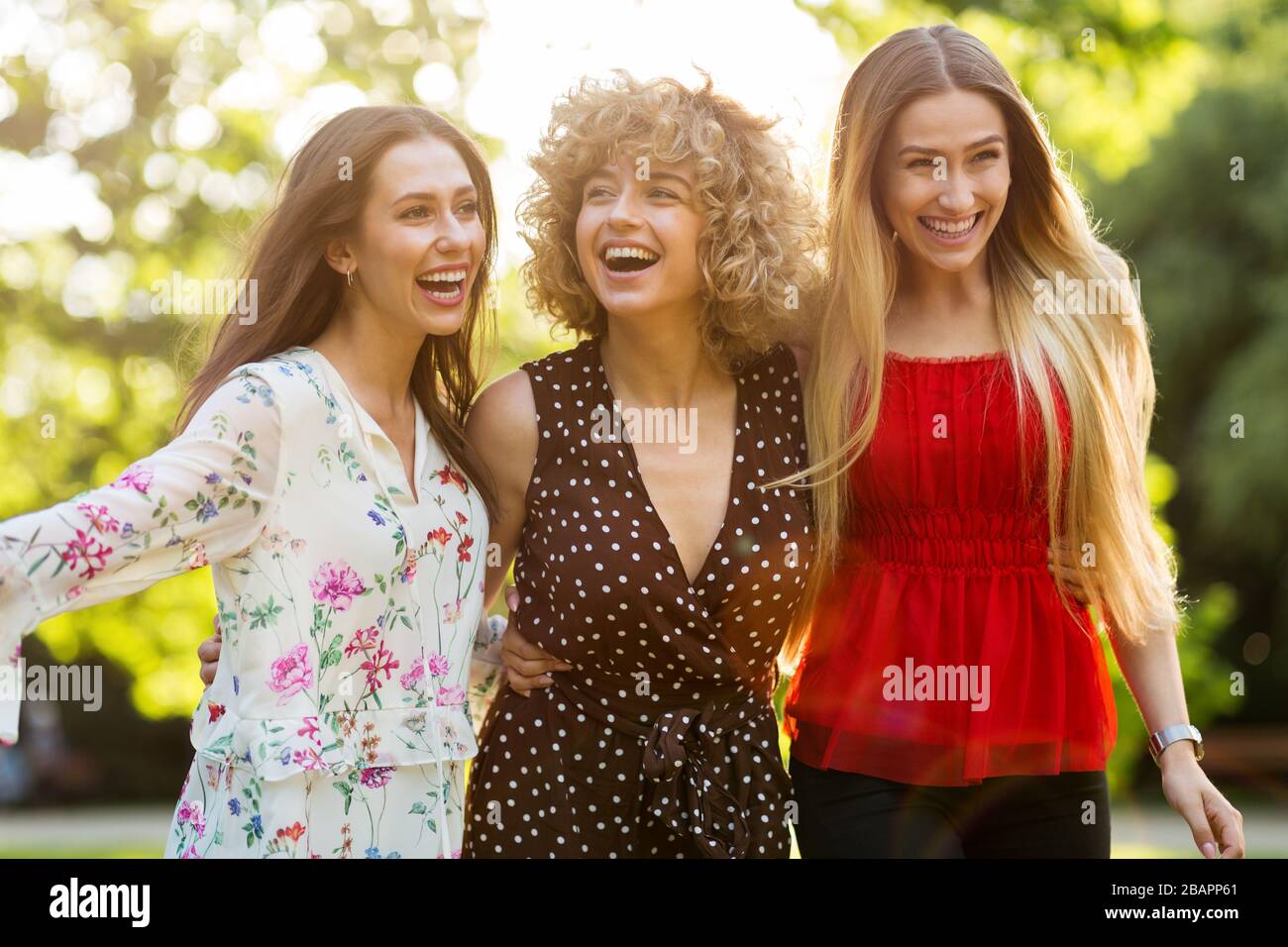 Tre bei amici delle giovani Donne Foto Stock