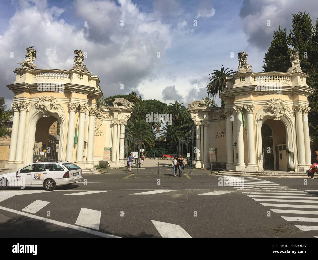 Ingresso allo zoo della città all'interno del bio parco di Villa Borghese Foto Stock