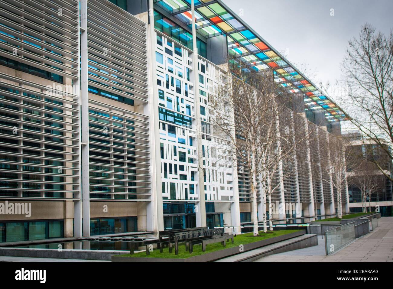 Logo Home Office e stemma presso l'ingresso principale - Dipartimento del governo britannico a Westminster Foto Stock