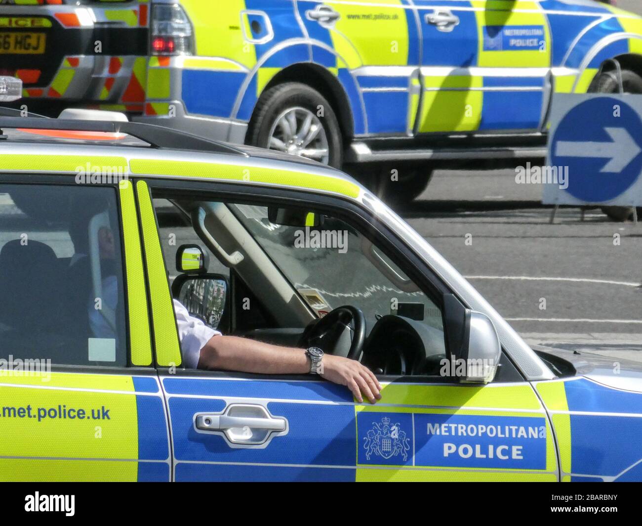 LONDRA- un veicolo metropolitano di polizia nel centro di Londra con un ufficiale anonimo di polizia all'interno Foto Stock