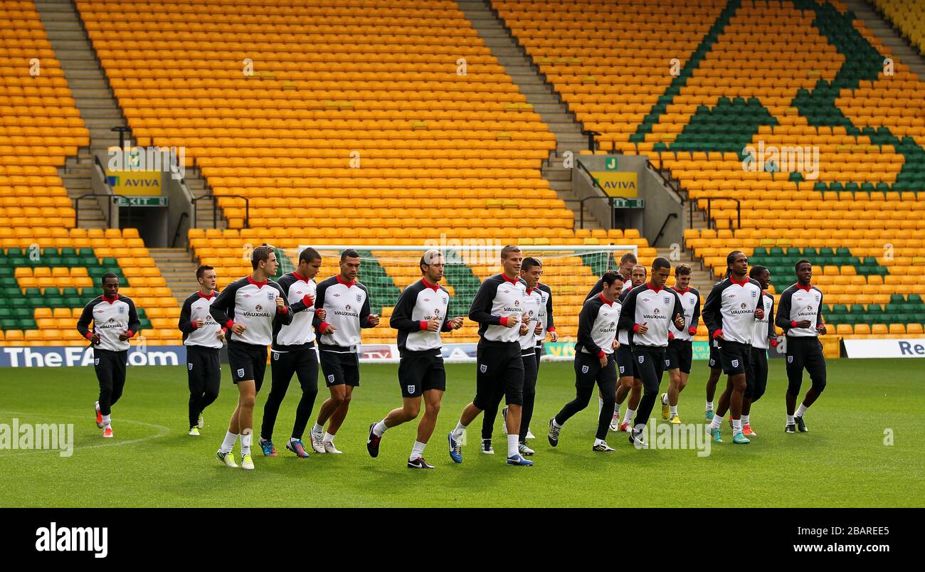 I giocatori di Under 21 dell'Inghilterra partecipano durante una sessione di allenamento a Carrow Road, Norwich Foto Stock