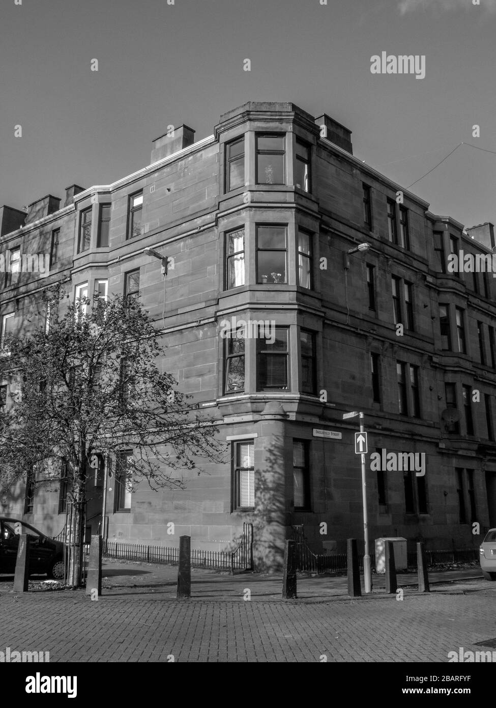 Glasgow, Scozia, Regno Unito. 29th ottobre 2019: Una fotografia in bianco e nero dell'architettura scozzese a Govanhill, Glasgow. Foto Stock