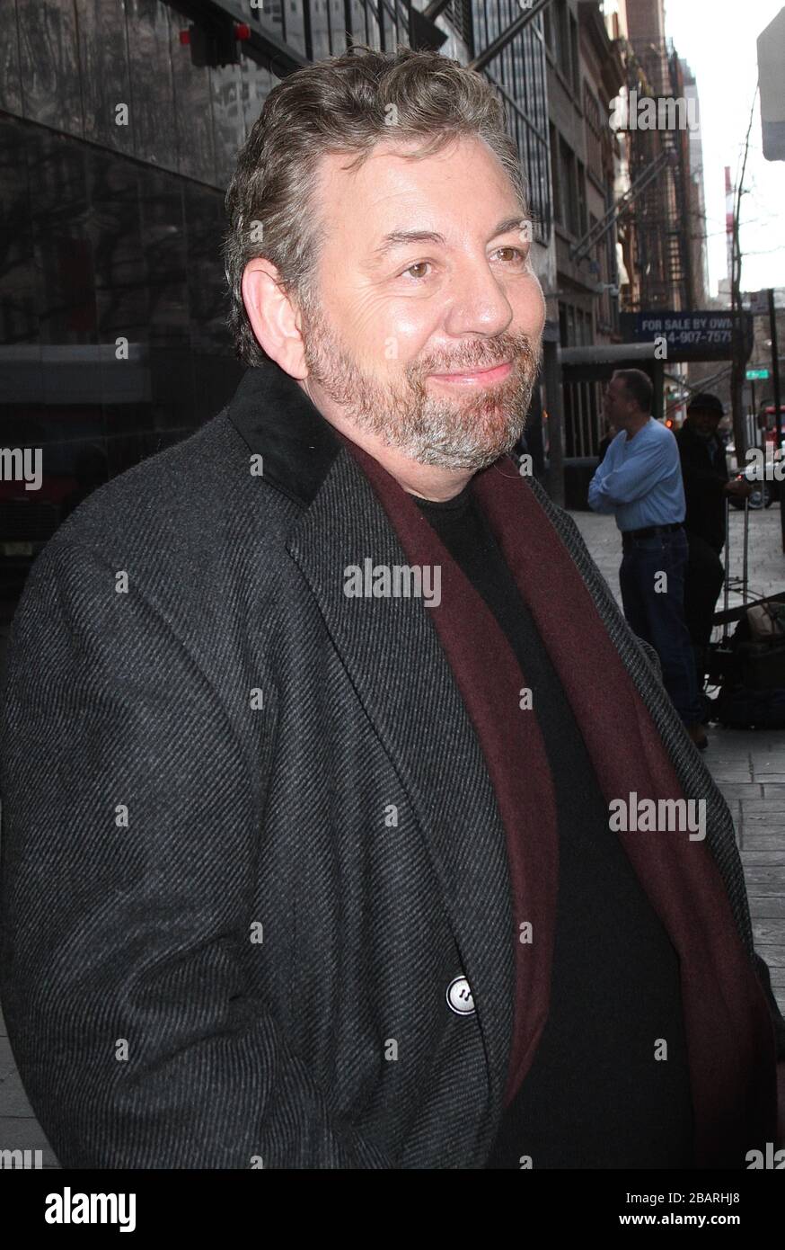 ***FILE PHOTO*** NY Knicks Proprietario, James Dolan, Prove positive per Coronavirus e in Auto isolamento. NEW YORK, NY - GENNAIO 20: Il Presidente e CEO di Cablevision Systems Corporation James L. Dolan ha notato lasciare 'Good Day New York' dopo la performance musicale con la sua band JD & The Straight Shot a New York, New York, il 20 gennaio 2016. Credito fotografico: Rainmaker Photo/MediaPunch Foto Stock