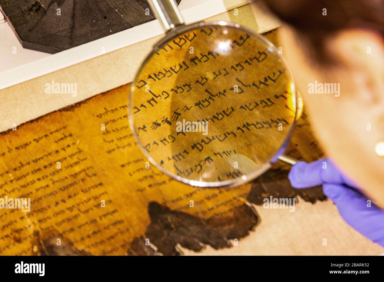 Il Mar Morto scorre nel Santuario del Libro nel Museo di Israele Gerusalemme, Israele Foto Stock