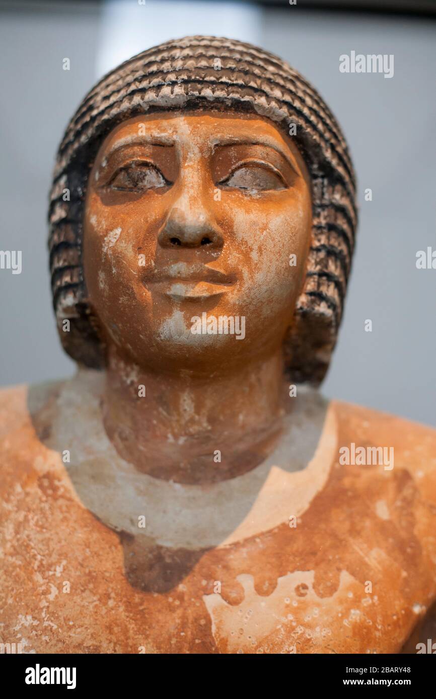 Statua della tomba di Nenkheftka: Pietra calcarea dipinta, sesta dinastia, circa 2200AC da Deshasha. Foto Stock