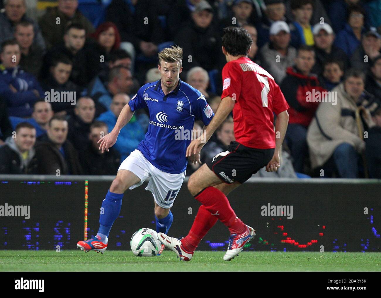 Wade Elliott (a sinistra) di Birmingham City e Peter Whittingham di Cardiff City combattono per la palla Foto Stock