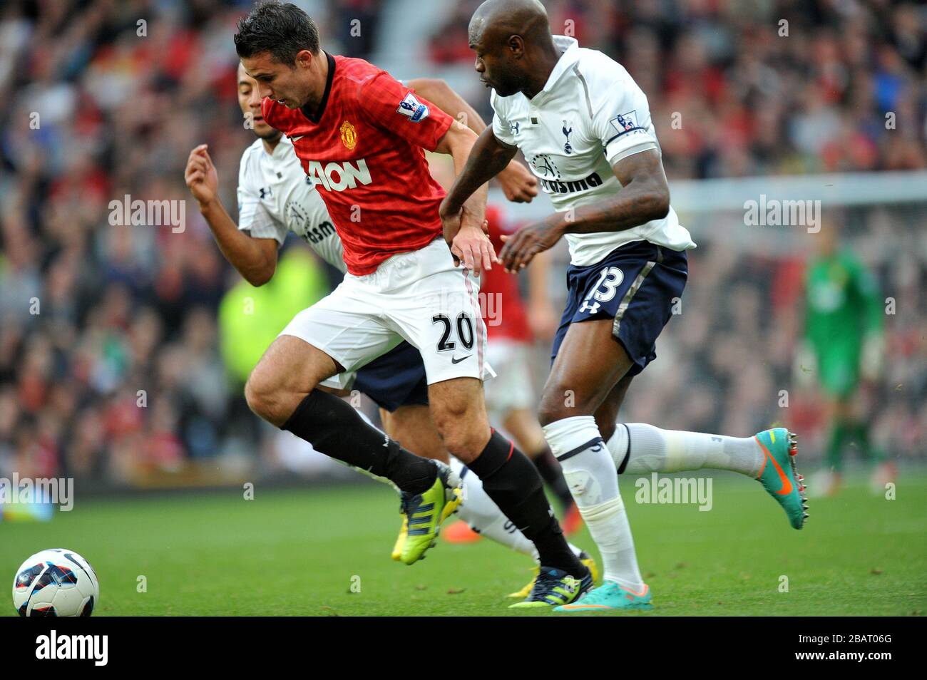 Robin van Persie del Manchester United ottiene fra Mousa Demele e William Gallas del Tottenham Foto Stock