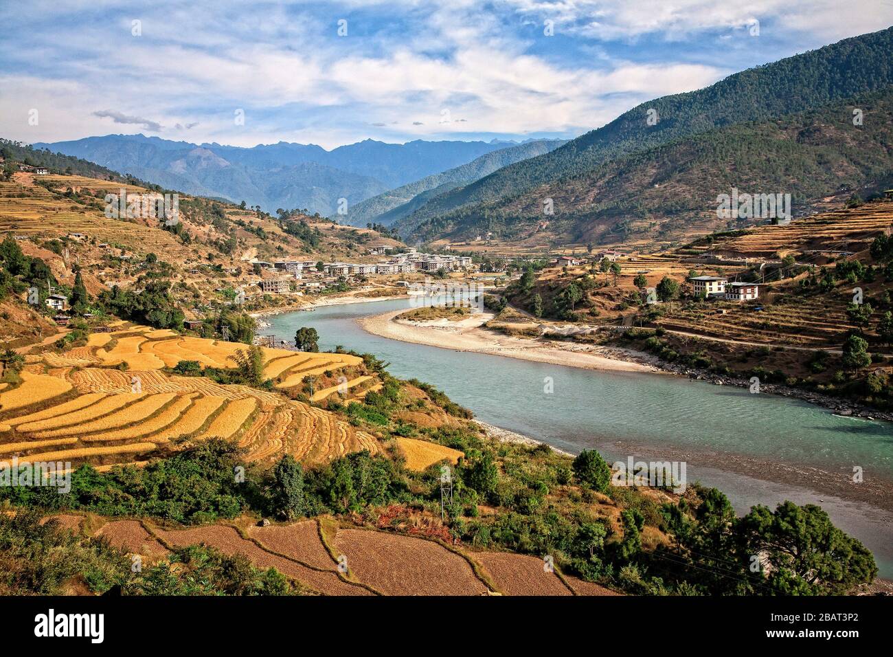 Il Punakha Valley e la Puna Tsang Chu (fiume). Il Bhutan. Foto Stock