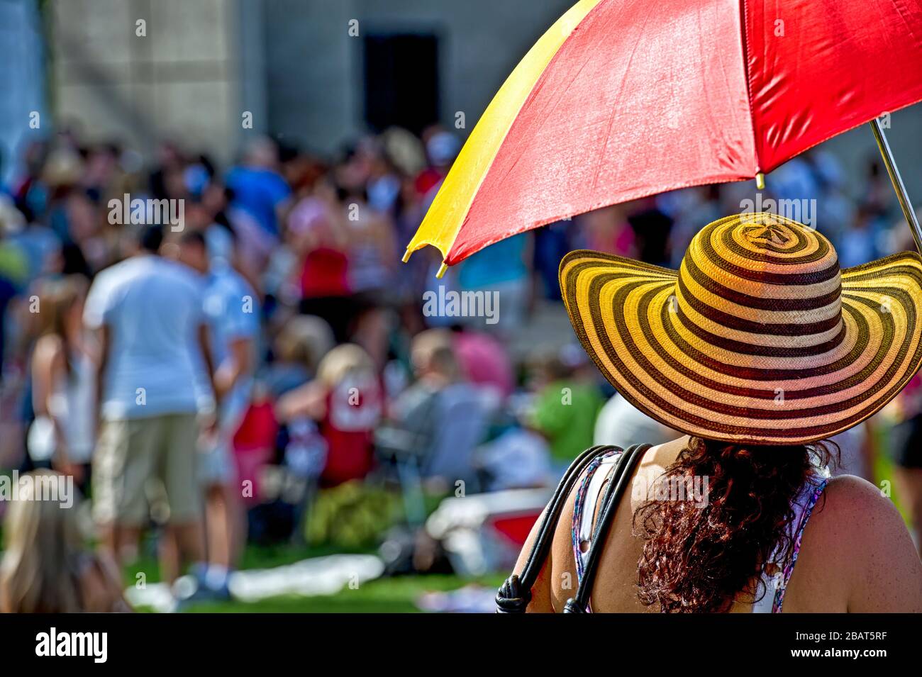 Persone in un concerto o festival all'aperto. Prince's Island Park, Calgary, Alberta, Canada Foto Stock