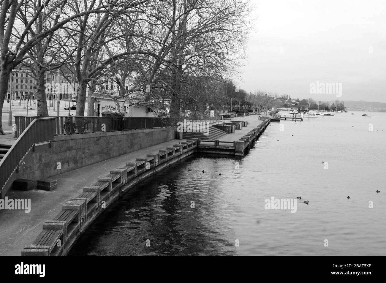 Corona città fantasma Zürich Città: L'intera area del lago e molti luoghi pubblici sono chiusi per il pubblico fino al 19 aprile finora Foto Stock