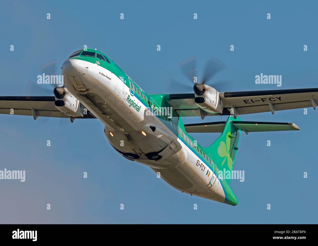 Air Lingus ATR 72, EI-FCY 't Oliver Plunkett' con partenza dall'aeroporto di Manchester Foto Stock